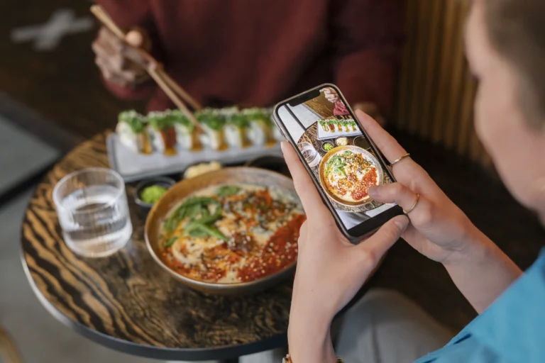 couple-enjoying-food-restaurant